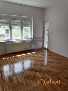 u samom centru Veterika - TANJA 065/66-48-306